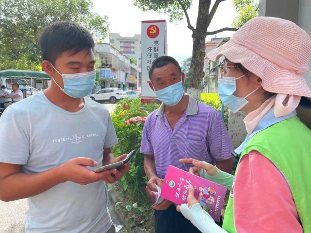“全民抗疫·守護廣東”——支援抗疫，三鄉(xiāng)禁毒社工在行動照片2.jpg