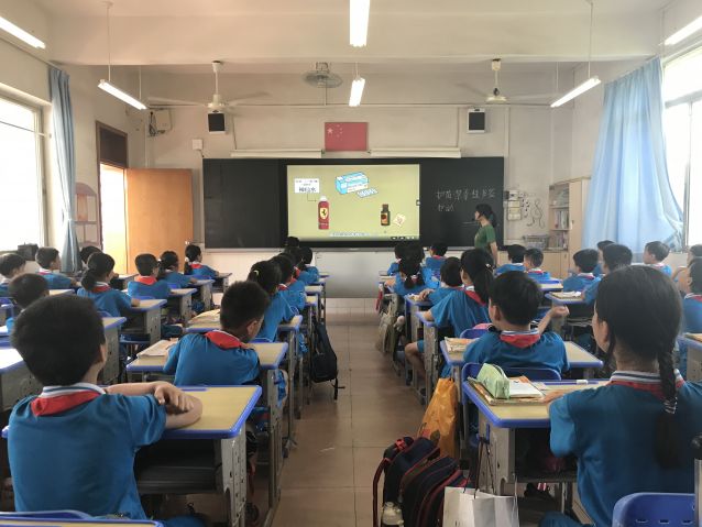 沙朗小學  組織全校”護苗?禁毒?綠書簽行動”主題班會  照片1.JPG