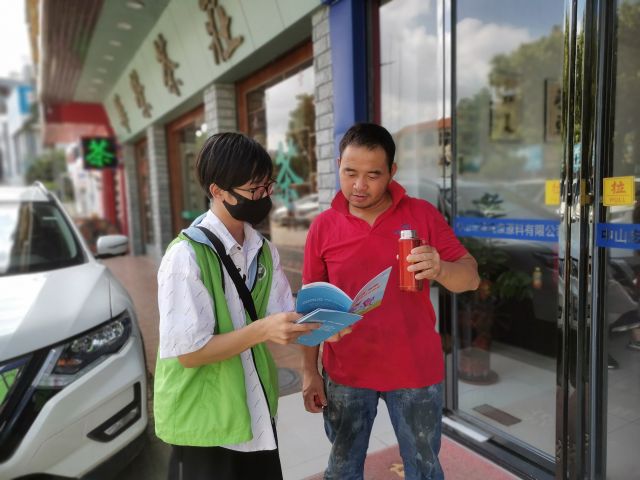 三鄉(xiāng)鎮(zhèn)開展“禁毒宣傳入商鋪，全民健康我守護(hù)”親子禁毒宣傳活動(dòng)圖片4.jpg