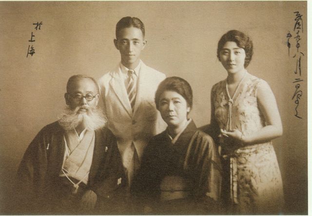 4-18、照片：梅屋莊吉一家在上海的合影.jpg