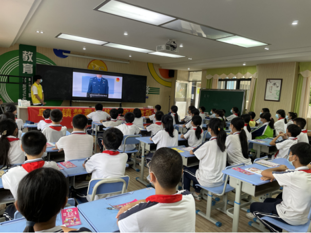 阜沙鎮(zhèn)禁毒信息〔2022〕第260期--【禁毒攻堅】“護航青春助成長”—阜沙羅松小學開展禁毒宣講活動