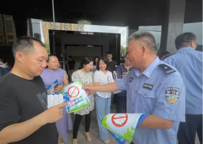 禁毒宣傳進企業(yè)，攜手共筑防毒墻349.png