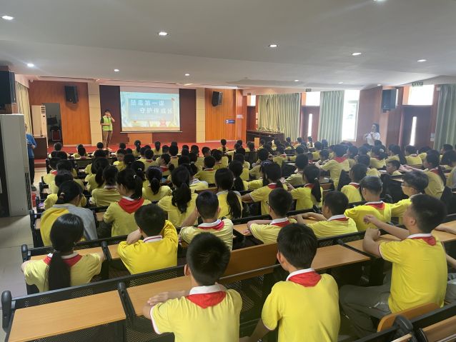 三鄉(xiāng)鎮(zhèn)開展“向毒品‘say no’禁毒課堂進(jìn)校園”宣傳活動(dòng)照片2.JPG